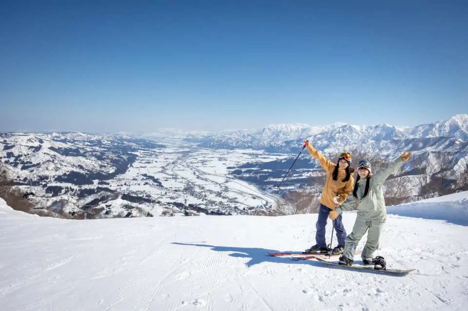 石打丸山スキー場 1日リフト券　2枚 国内にお住まいの方限定【Tickets for only Japan resident】学割券