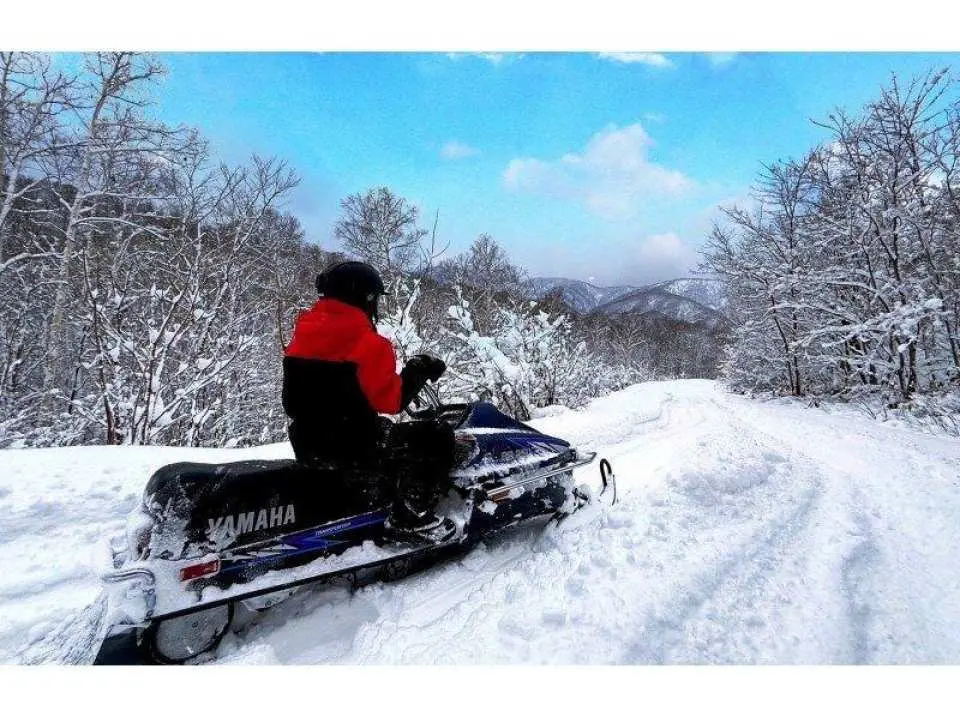 北海道・仁木町】最新型スノーモービル体験＜アドベンチャーコース60分