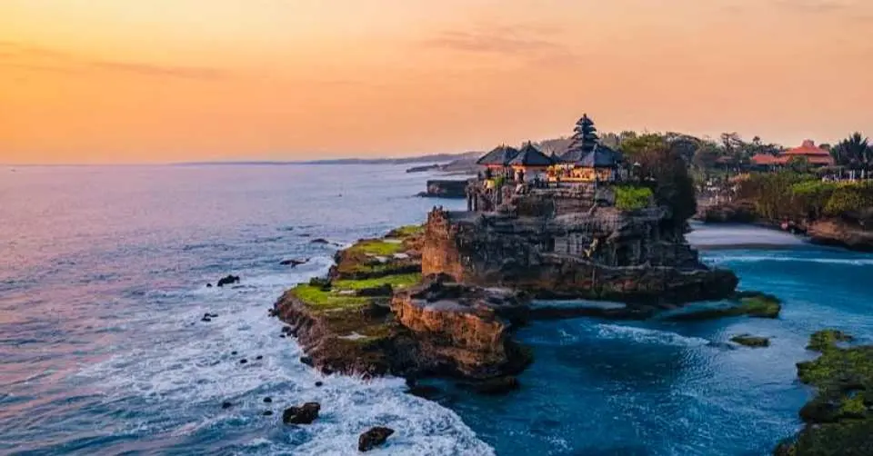 バリ島ハイライト プライベートツアー：ハンダラ門・タナロット寺院