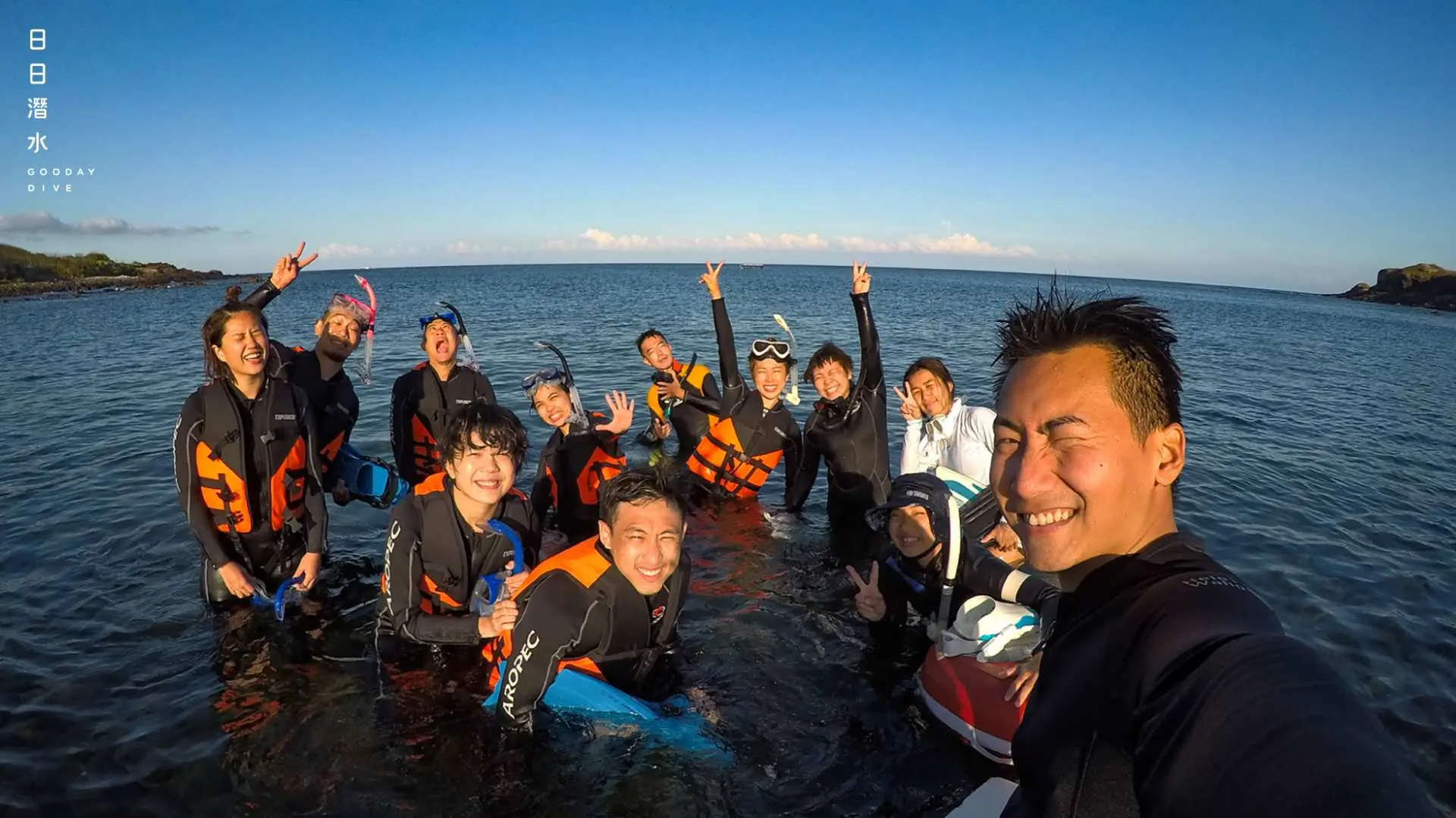 Play in the sea (30 minutes)