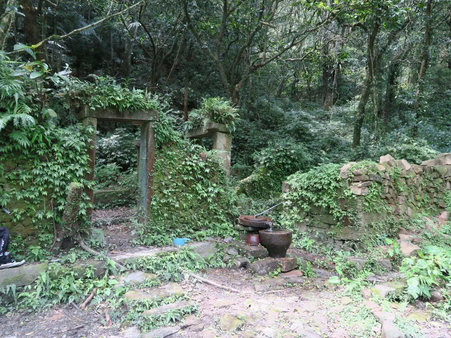 最後，參觀座落在幽靜山谷間的古早厝地