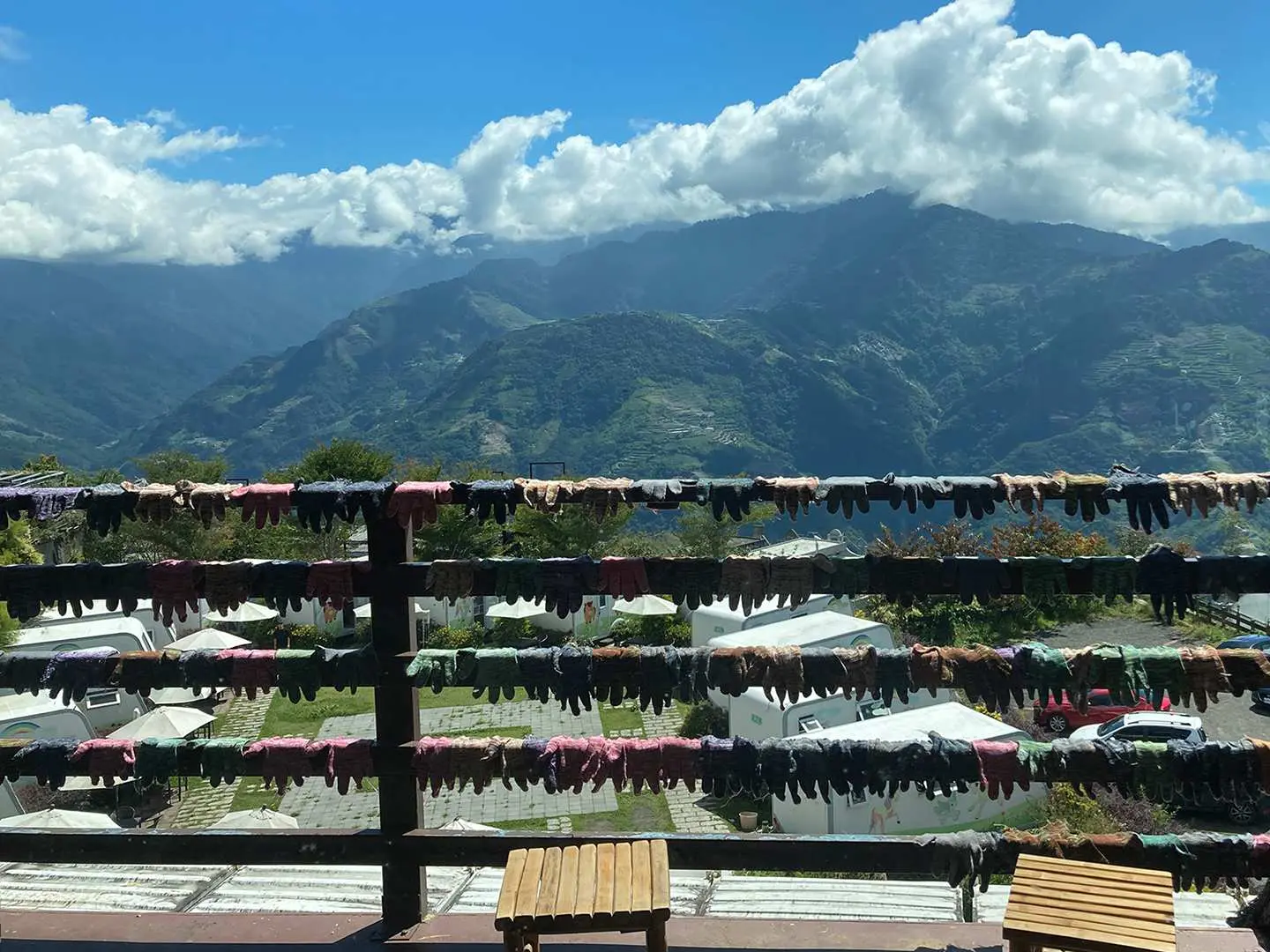入住農場野營帳篷，梳洗午餐