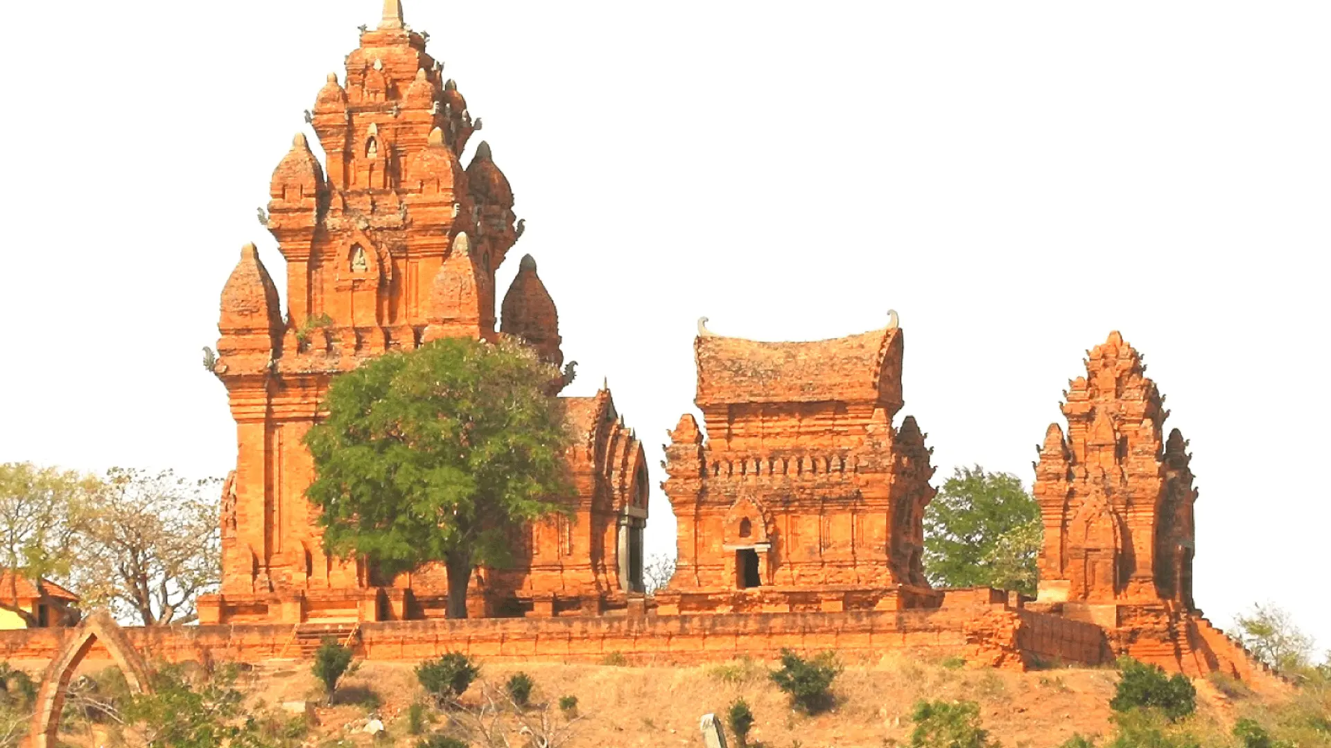 Tham quan Tháp Poshanư - Tháp Chămpa cổ.
