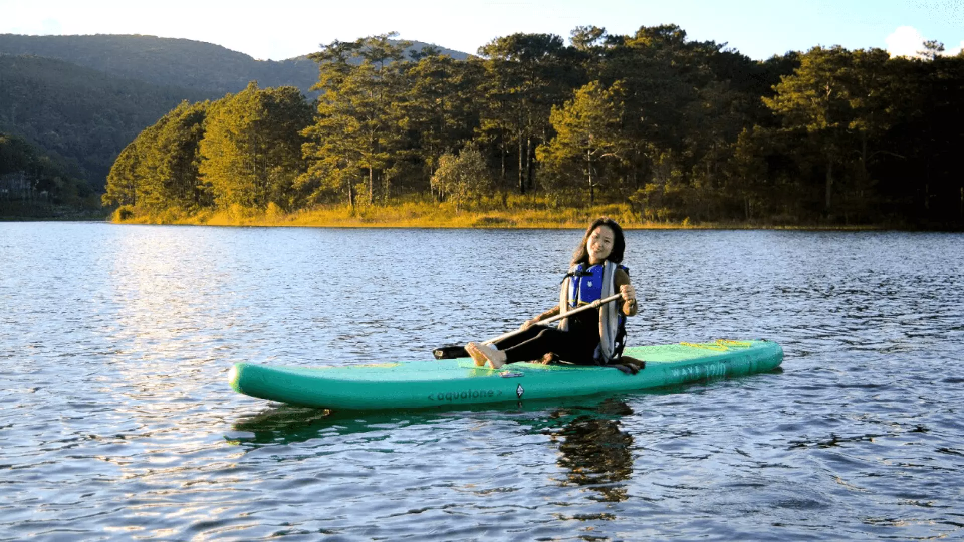 Row the SUP to visit the reeds lawn, the swamp forest, Happy Hill and the maple leaf forest to explore nature in Tuyen Lam Lake area.