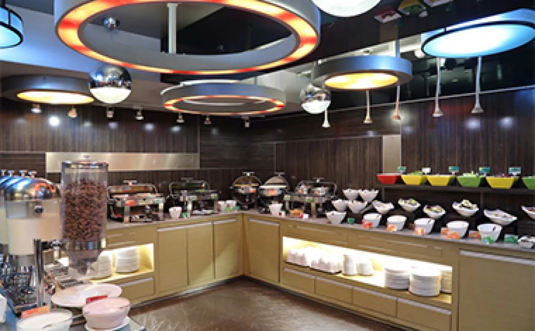 享受飯店豐盛早餐