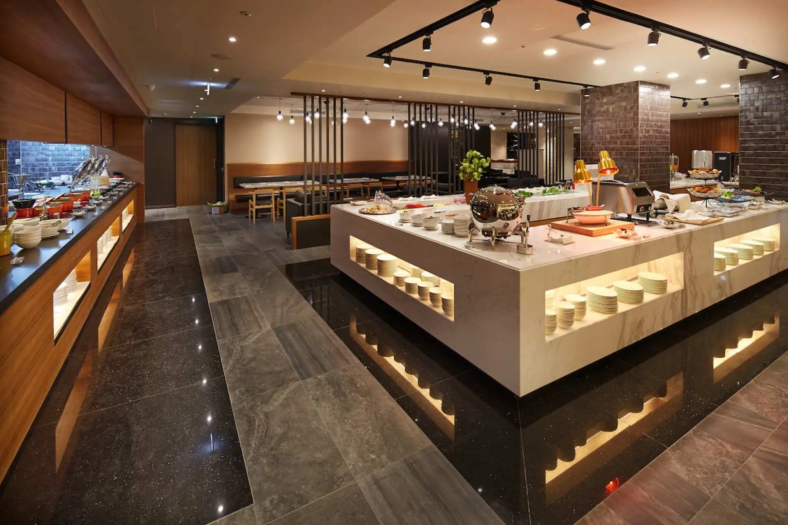 於飯店西餐廳享用早餐