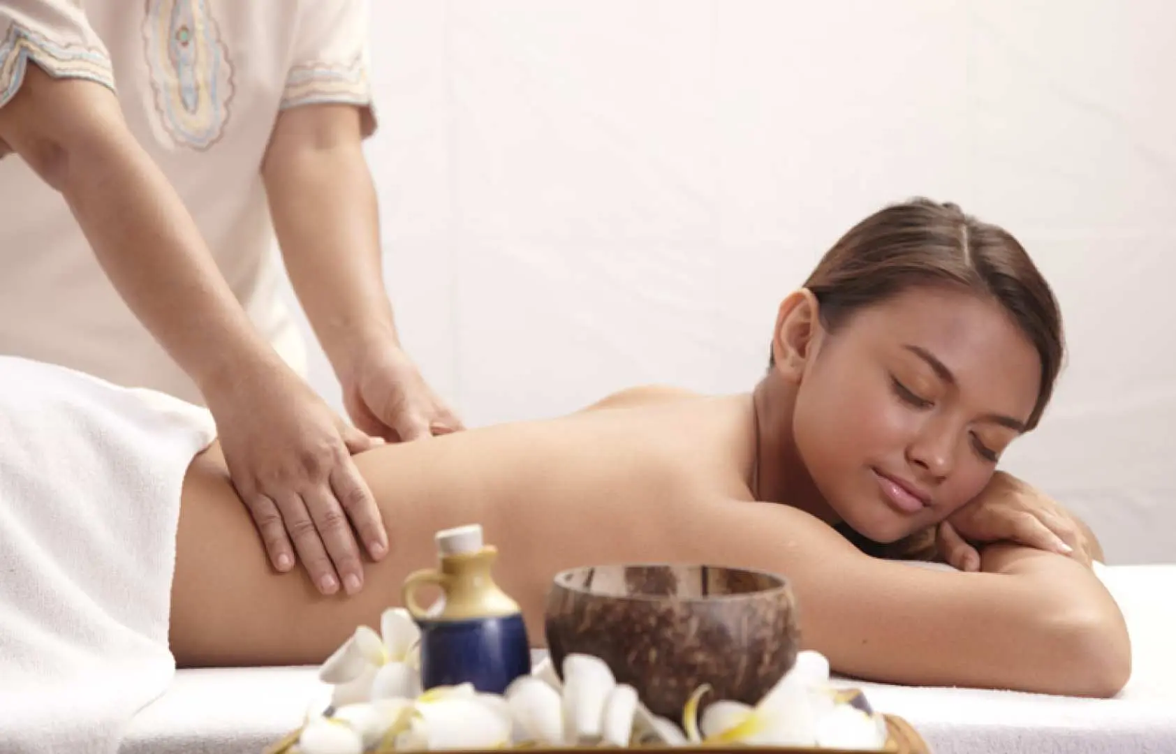 At Amuma Spa in Cebu, a therapist gives a woman an essential oil back massage, combining aromatherapy and natural products for ultimate relaxation.