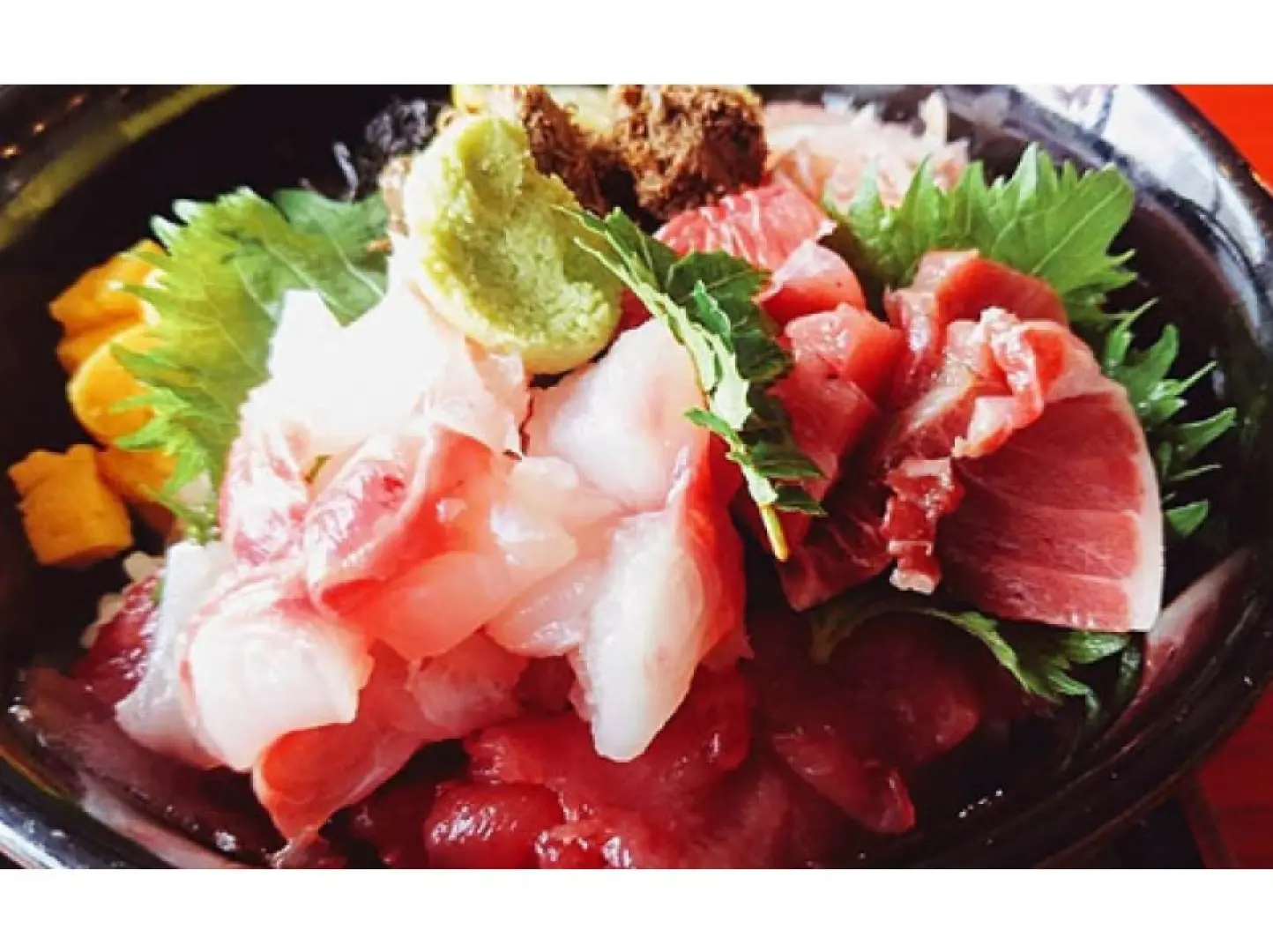 You can enjoy the local fish "Kamome set meal" for lunch and the fish that you caught on the day.
