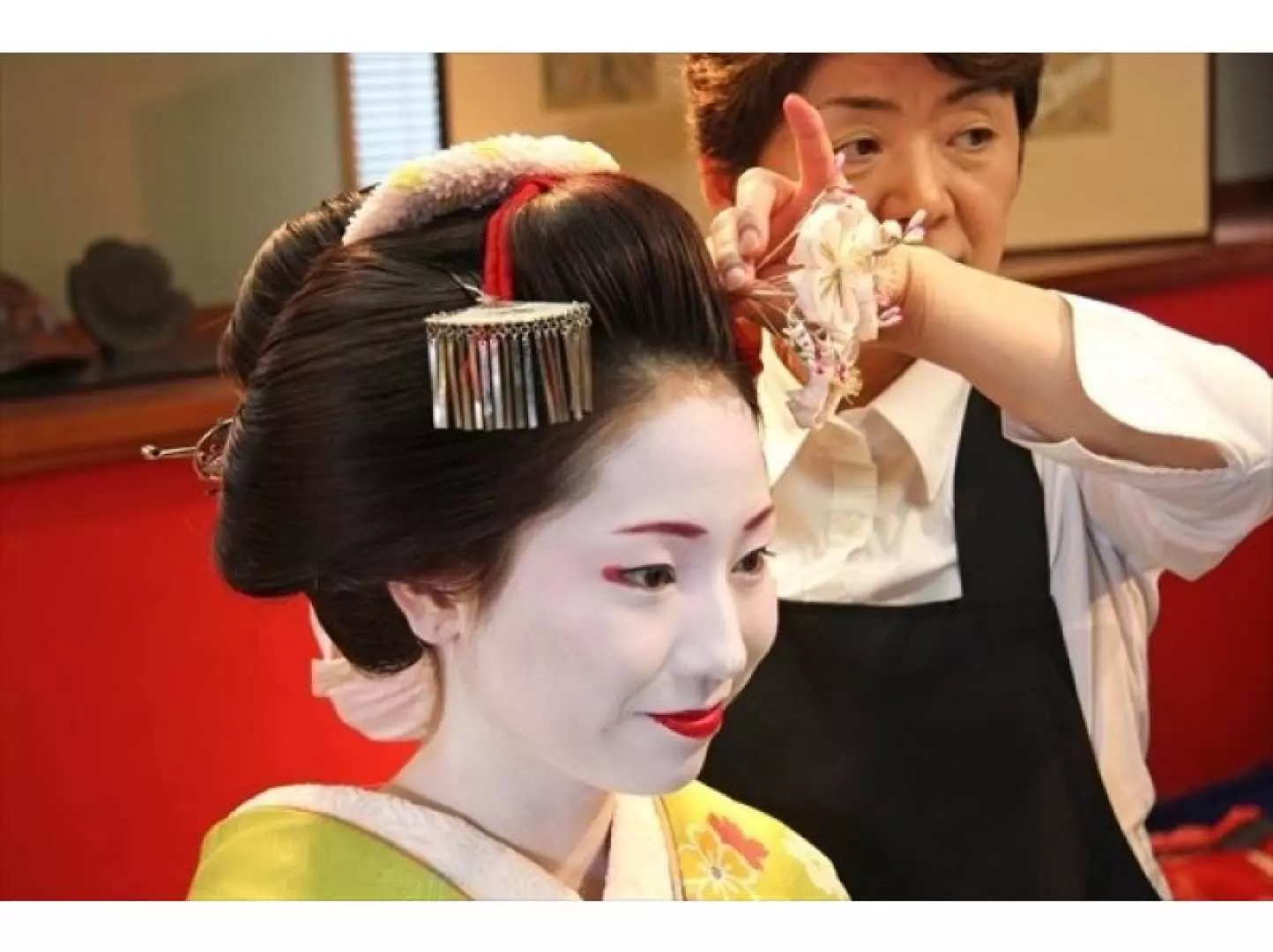 本店尊重京都的紅燈區文化。我們每天都在努力，透過他們的經驗向每個人，哪怕是一點點，傳達這是多麼美好。