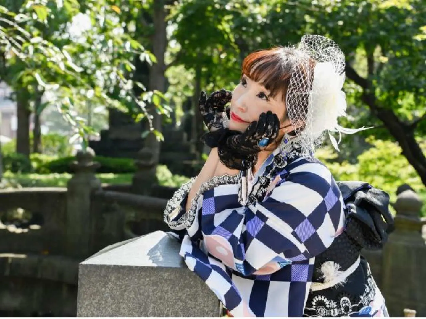 We offer retro and pop kimonos. Pair it with your boots or high heels to create your own Japanese-Western style look.