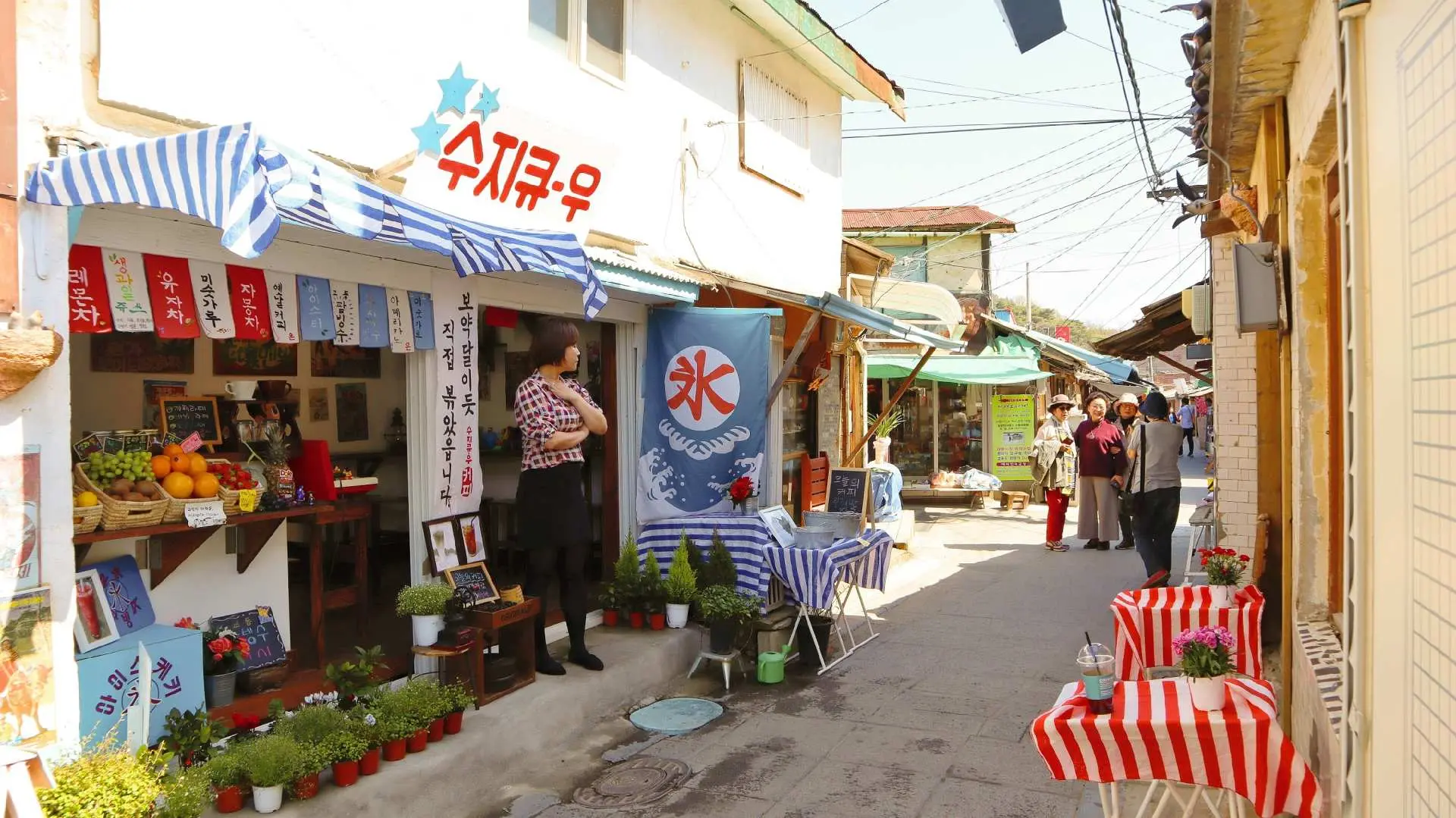 Stepping into the retro alleyways of Gyodong Daeryong Market, feeling the nostalgic 60-70s atmosphere, with traditional shops and unique stalls lining both sides.