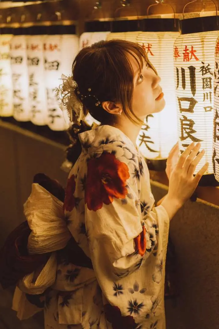 Wear a yukata and visit the temple fair beautifully!