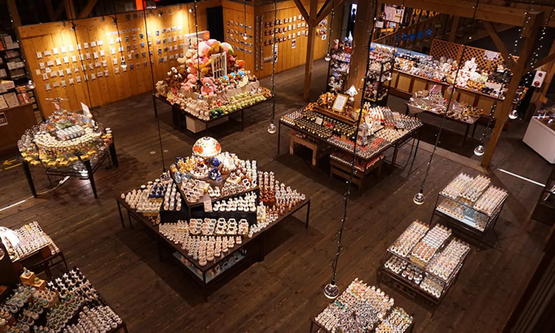 Inside an Otaru gift shop in Hokkaido, a wide variety of exquisite souvenirs and handicrafts are displayed, offering enjoyable shopping opportunities on a private guided tour.