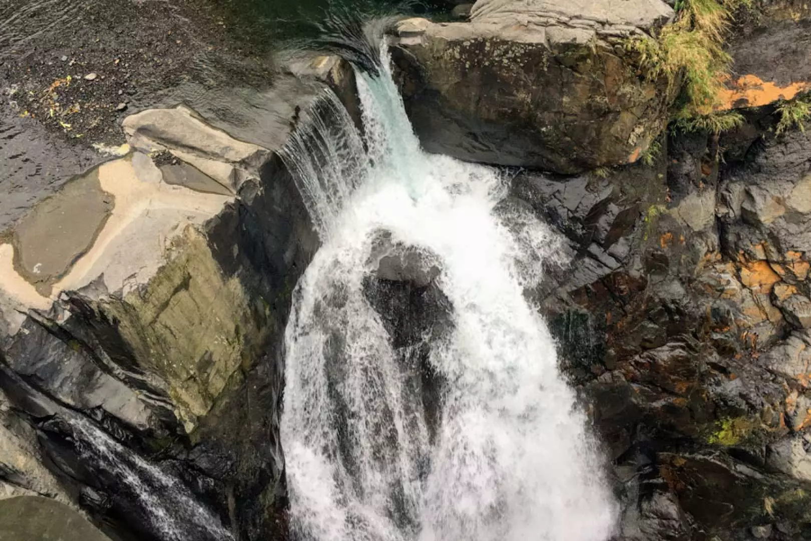 It takes a little courage to appreciate the majestic Xiaowulai Falls from top to bottom