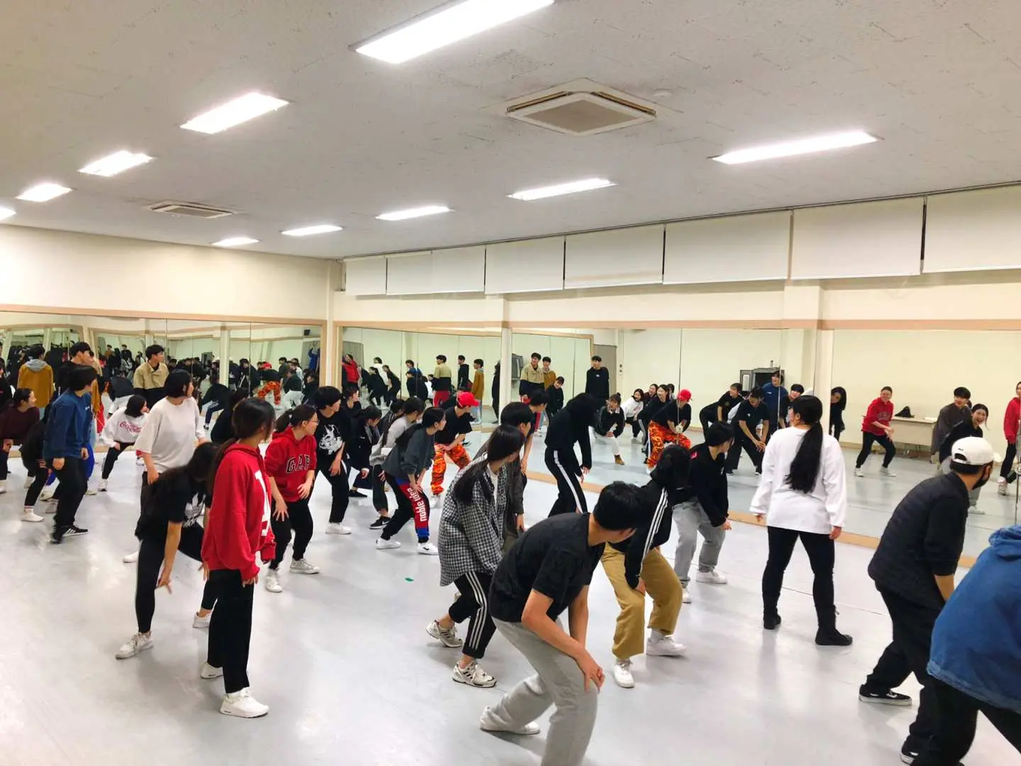 K-pop Dance Class and Gwangalli Beach with Lunch | Busan, Korea