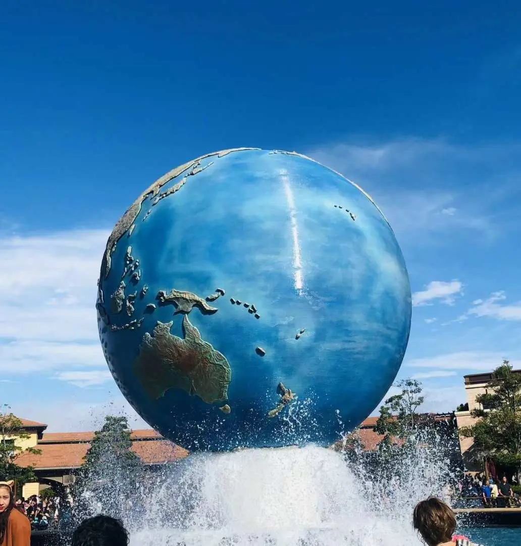 Arrive at Tokyo Disneyland, check in and enter the park
Must play
Space Mountain: The most exciting mobile game in the world, sit in a rocket and feel the speed and passion in the universe.
