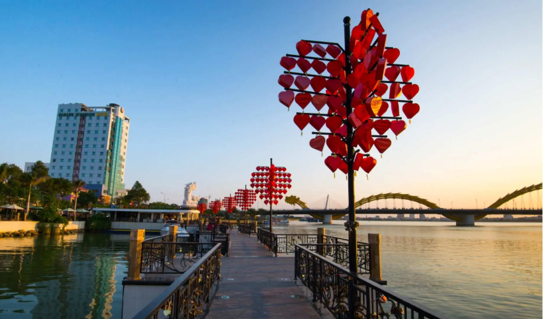 Da Nang Signature Tour: The City of Bridges Private Walking Tour & Food at Night Market | Vietnam