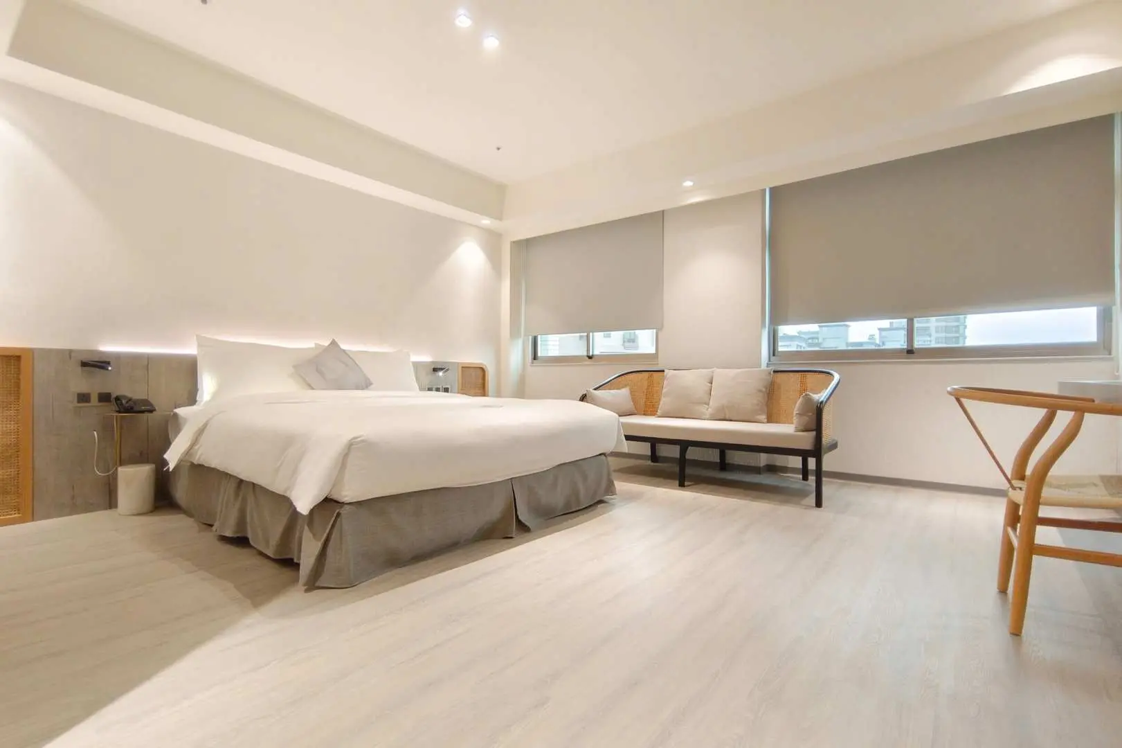 Superior Room (1 King Bed)
