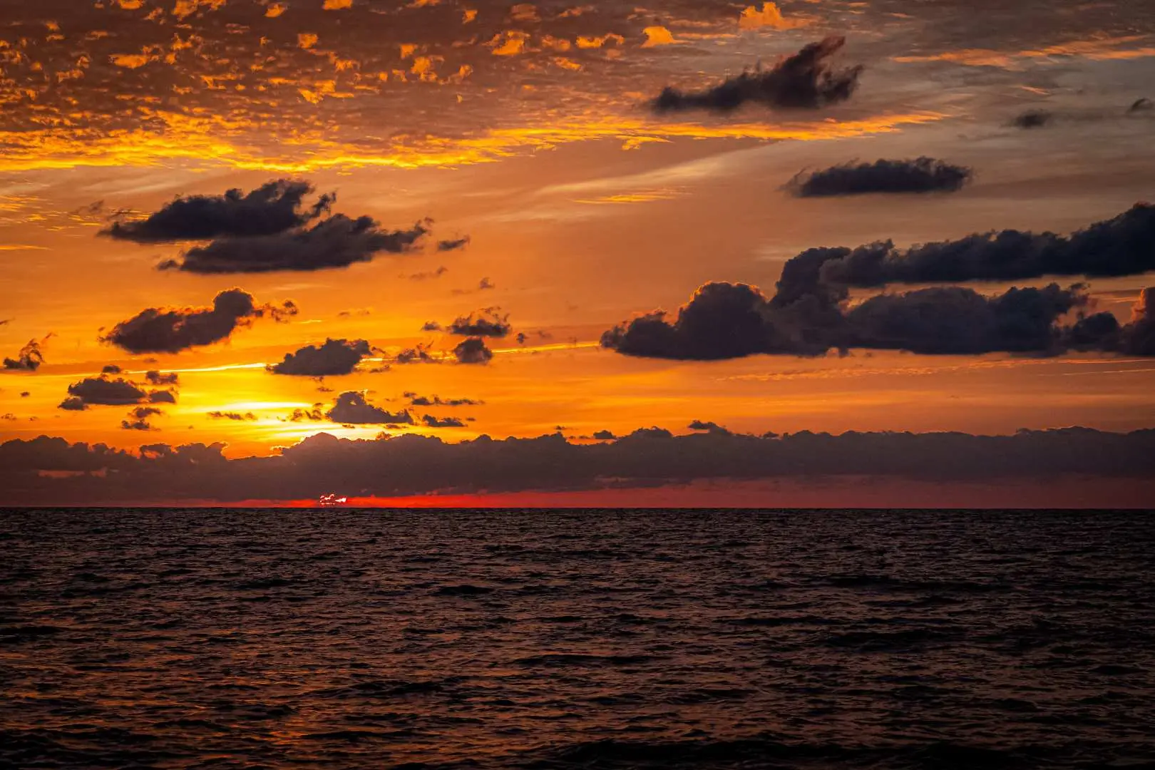 美麗的夕陽沉入空曠的大海！
石垣島最感動的經驗！