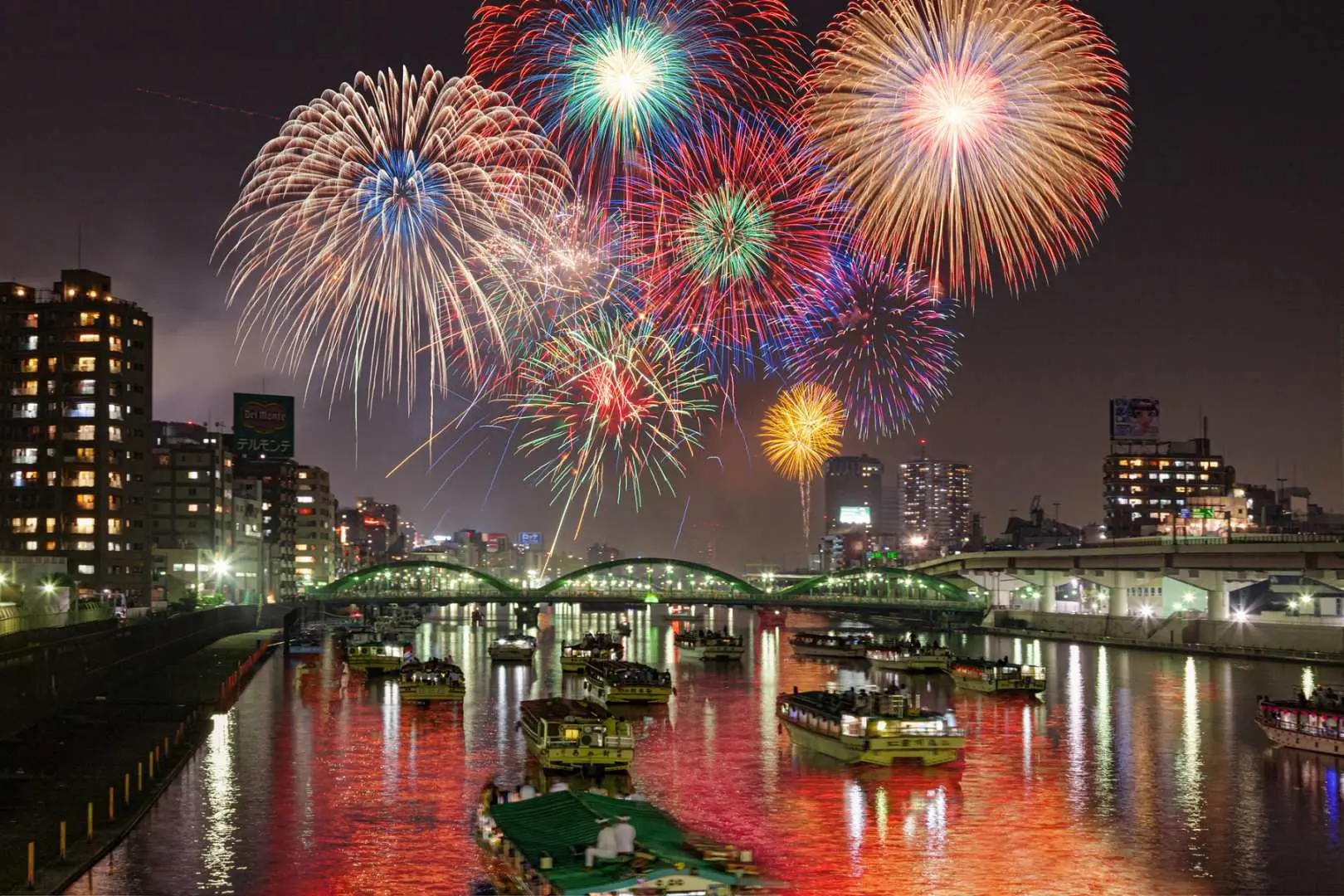 2会場から合計2万発の花火が東京の夜空に咲きました！