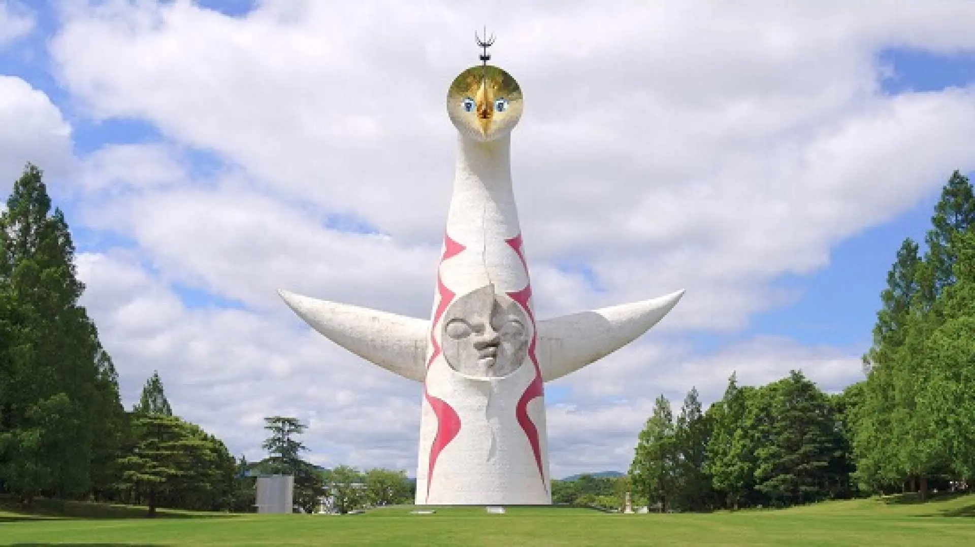 Osaka Expo Memorial Park (opening the interior of the Tower of the Sun and entering the EXPO'70 Pavilion)