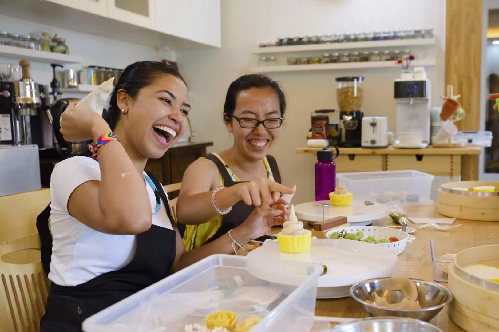 Join a cupcake making class at "I’m Green Guesthouse"