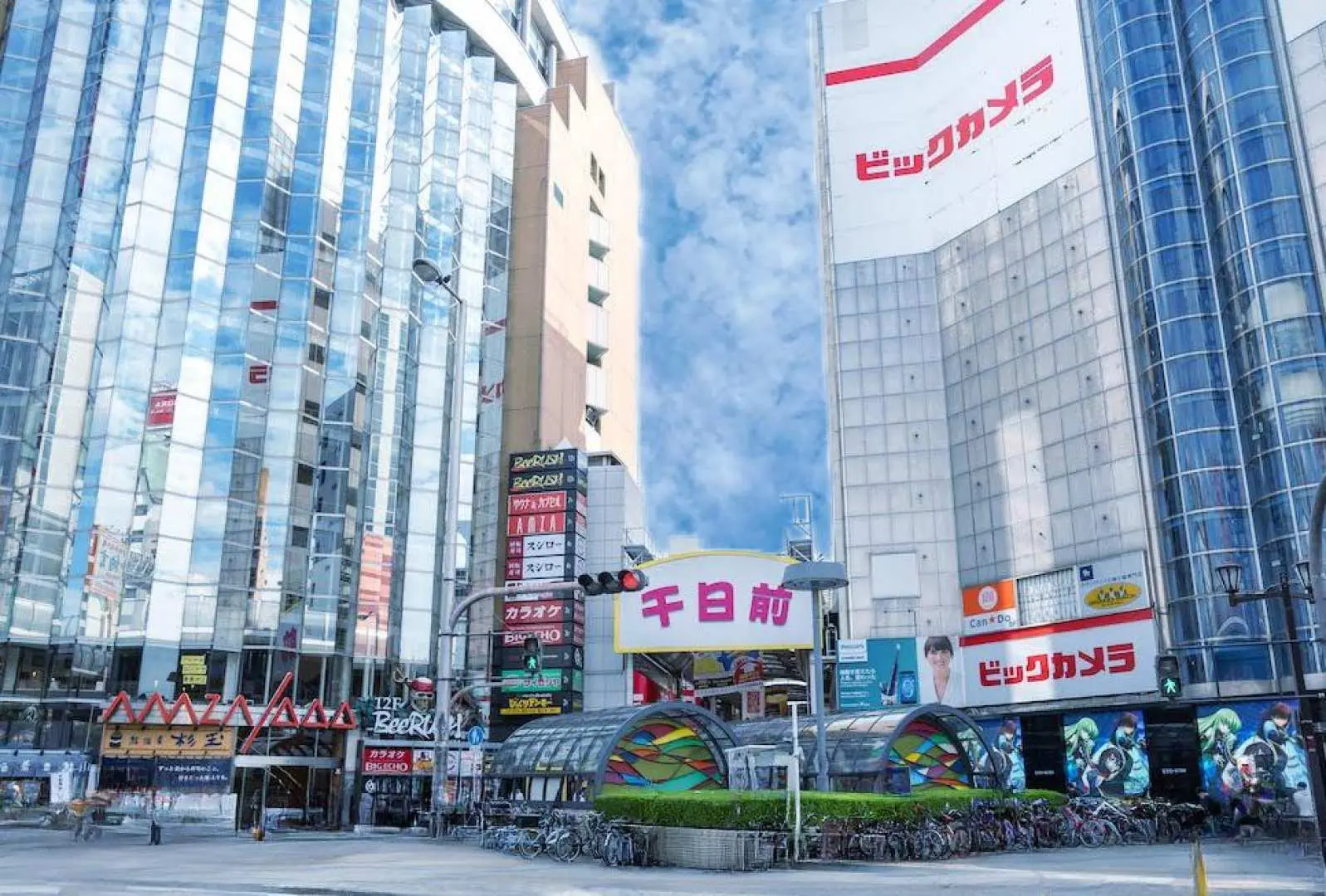 大阪難波駅B21出口Bic Camera 門口前集合上車