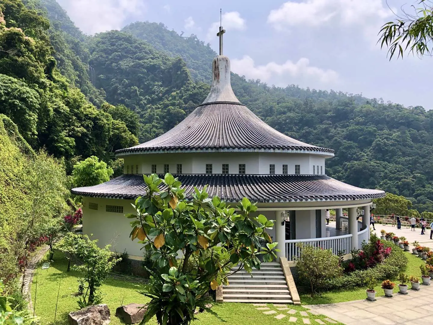 ที่จอดรถ Wufengqi ไปยัง Our Lady’s Shrine: 1.3 กิโลเมตร ประมาณ 20-30 นาที (ในภาพคือ Our Lady’s Shrine)