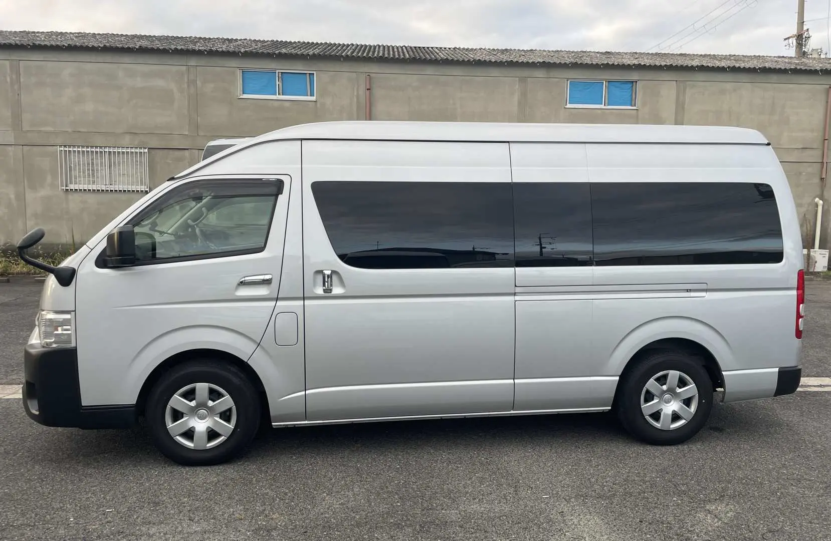 A comfortable silver private charter minivan, offering convenient hotel pick-up and drop-off services in Osaka and Kyoto, ensuring smooth travel to Kansai's top attractions.