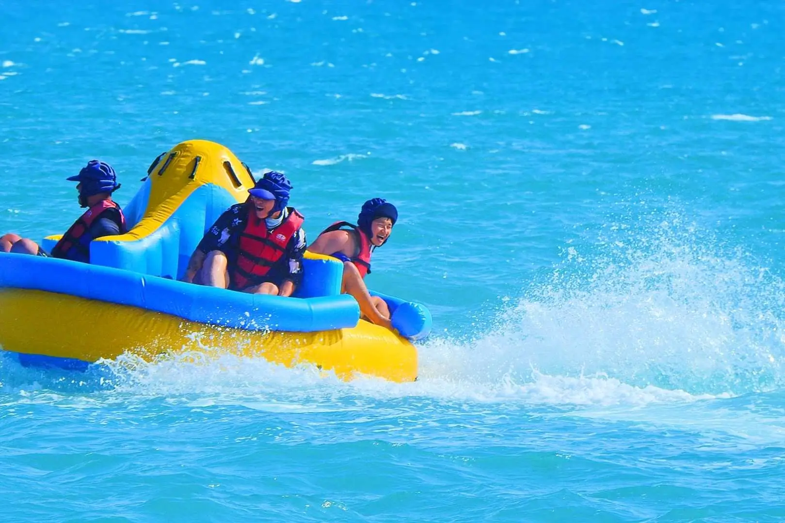 漂浮海上平台樂園，體驗水上世界的精彩