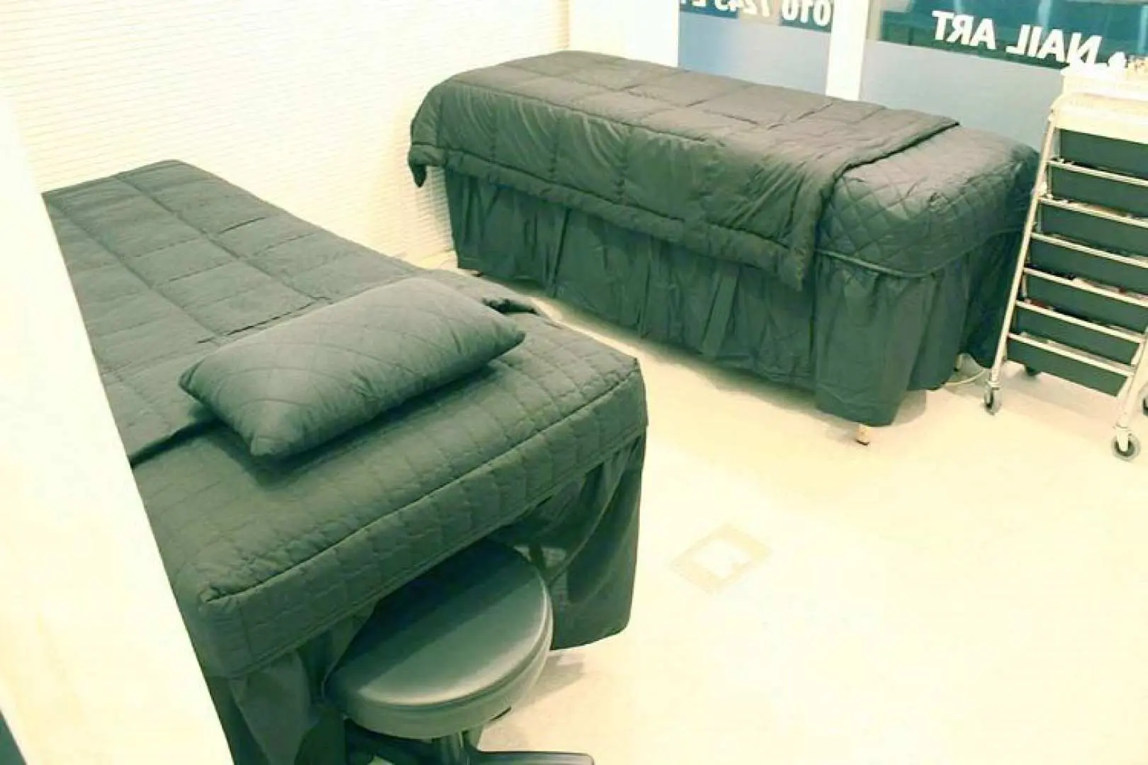 Clean and comfortable eyelash extension beds at Shop VIVIAN in Hongdae, Seoul, featuring soft mattresses and pillows, designed for a relaxing beauty experience.