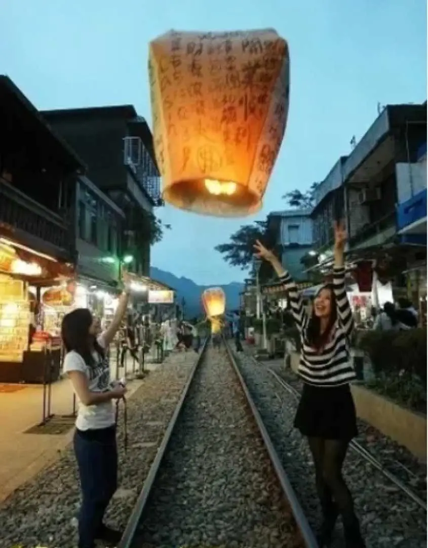十分放天灯体验