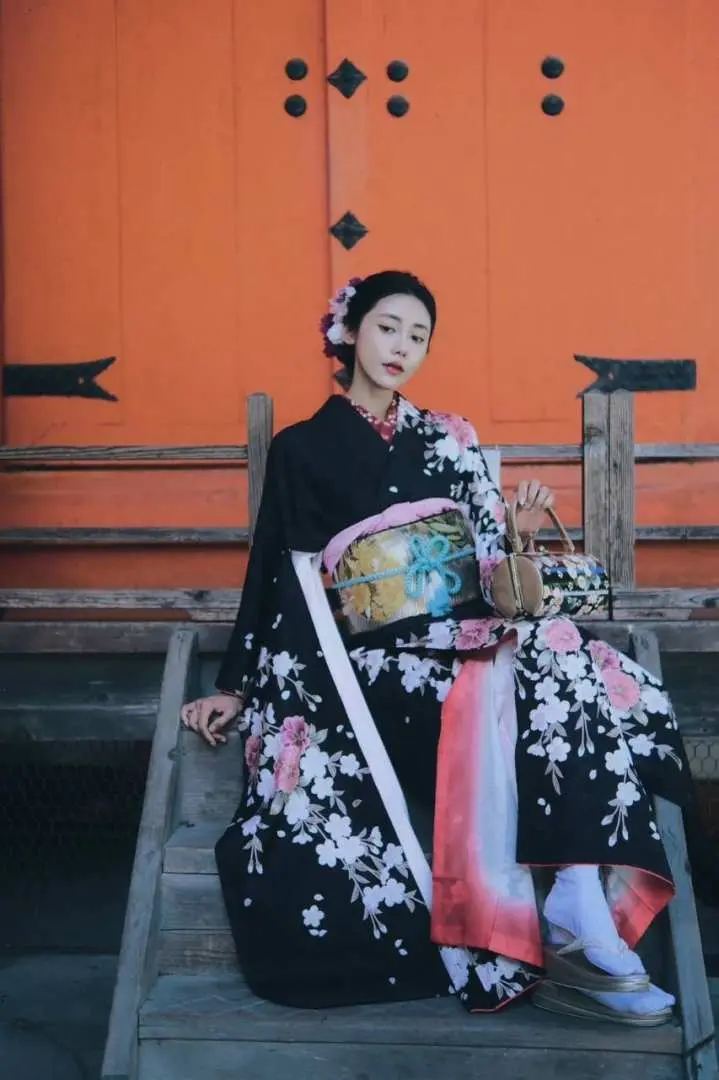 <Furisode kimono>