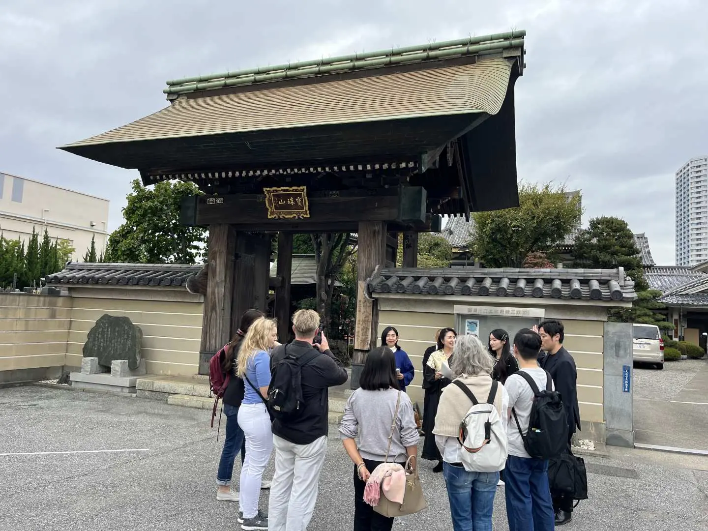 Gathering and reception at Shakujyoji Temple Guide gives a brief overview of the Edo period and explains the Tokugawa family's visit to Nikko Shrine and Shakujyoji Temple