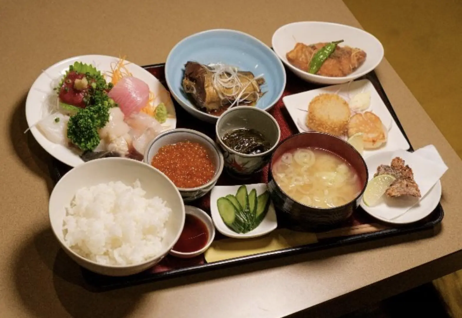 12:00〜13:00 ④旬の魚料理でランチタイム