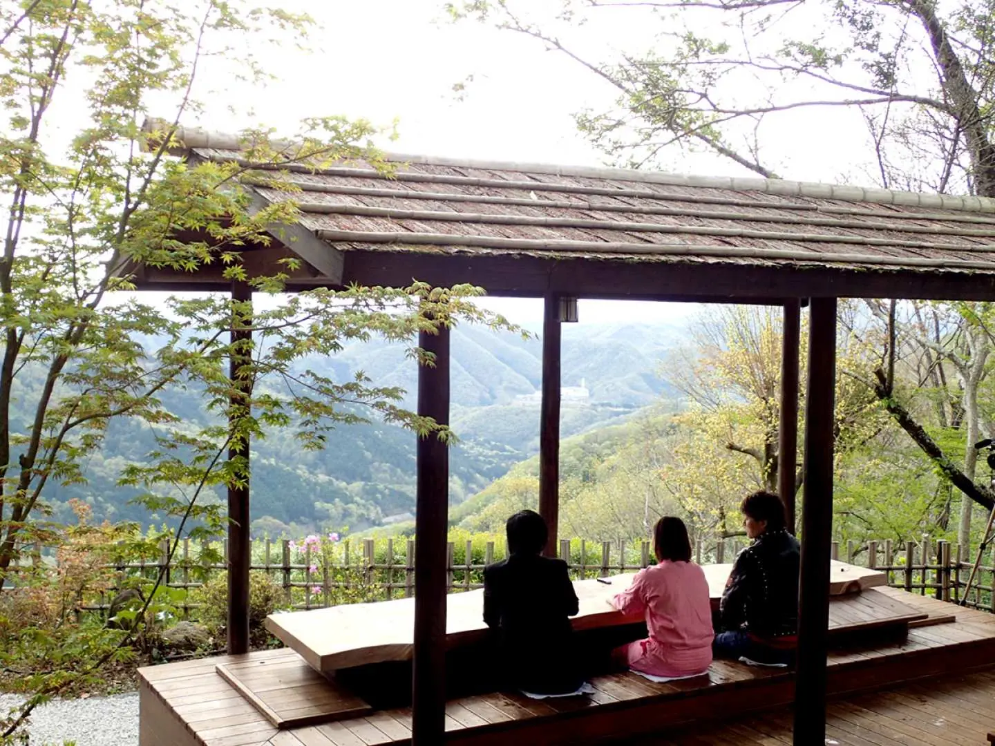 Next to the mountain station of the Miaojian Forest cable car: the foot bath on the mountain, you can sit and soak your feet while looking at the scenery down the mountain after shopping all day, leisurely and leisurely