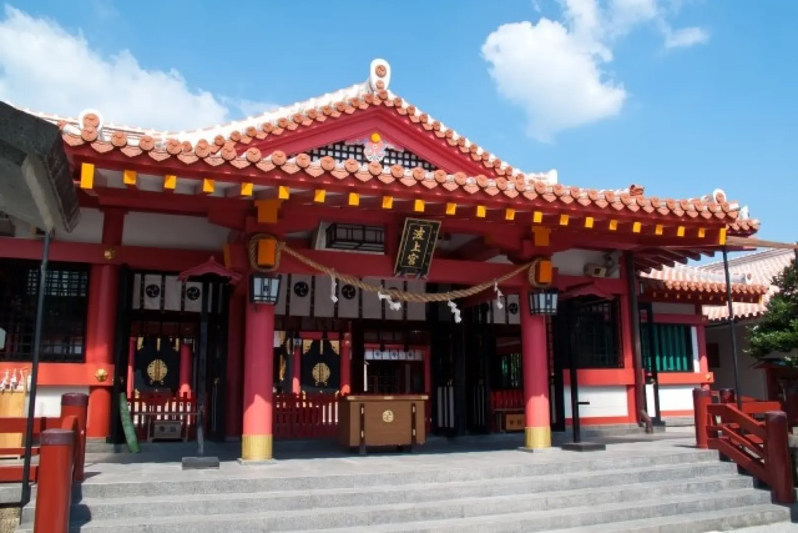 【飯店〉入●波之上神宮〉入●ASHIBINAA OUTLET購物城〉那霸空港／台中國際機場】