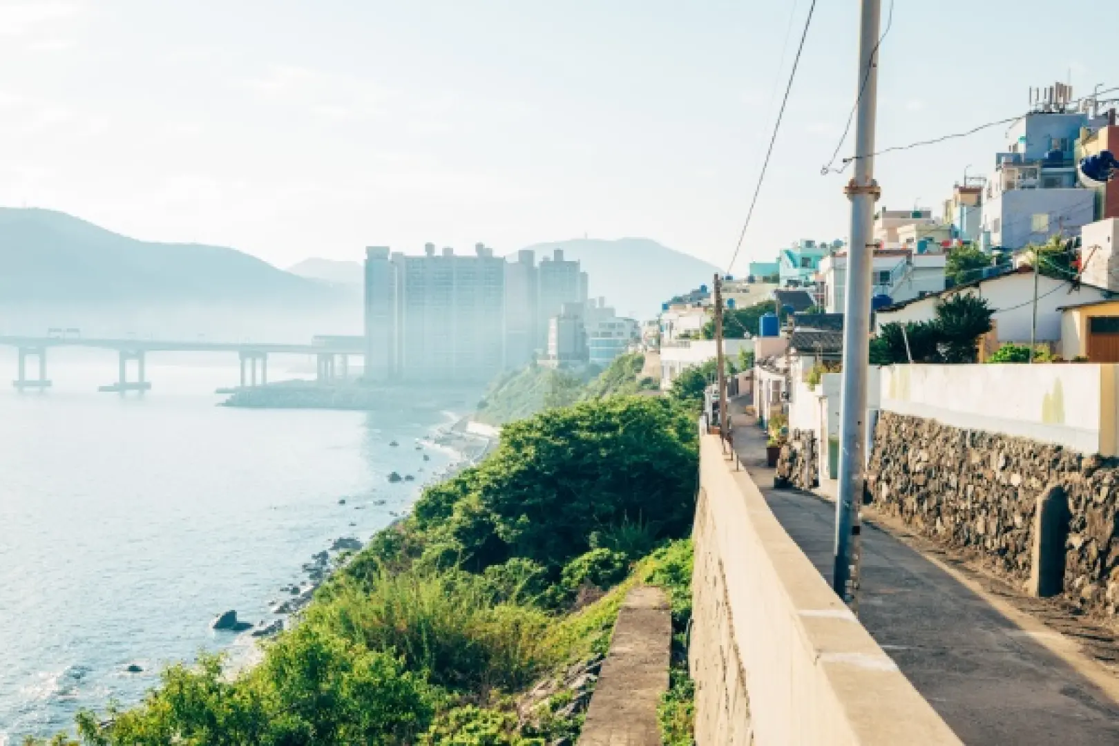 【照●白險灘文化壁畫村(絕影海岸散步路+影島天空步道)〉入●松島海上纜車(含來回纜車票)〉照●松島龍宮雲橋(韓國觀光100選)〉照●古裝Cosplay．韓服變裝體驗(1小時)〉照●慶州校洞崔氏古宅】