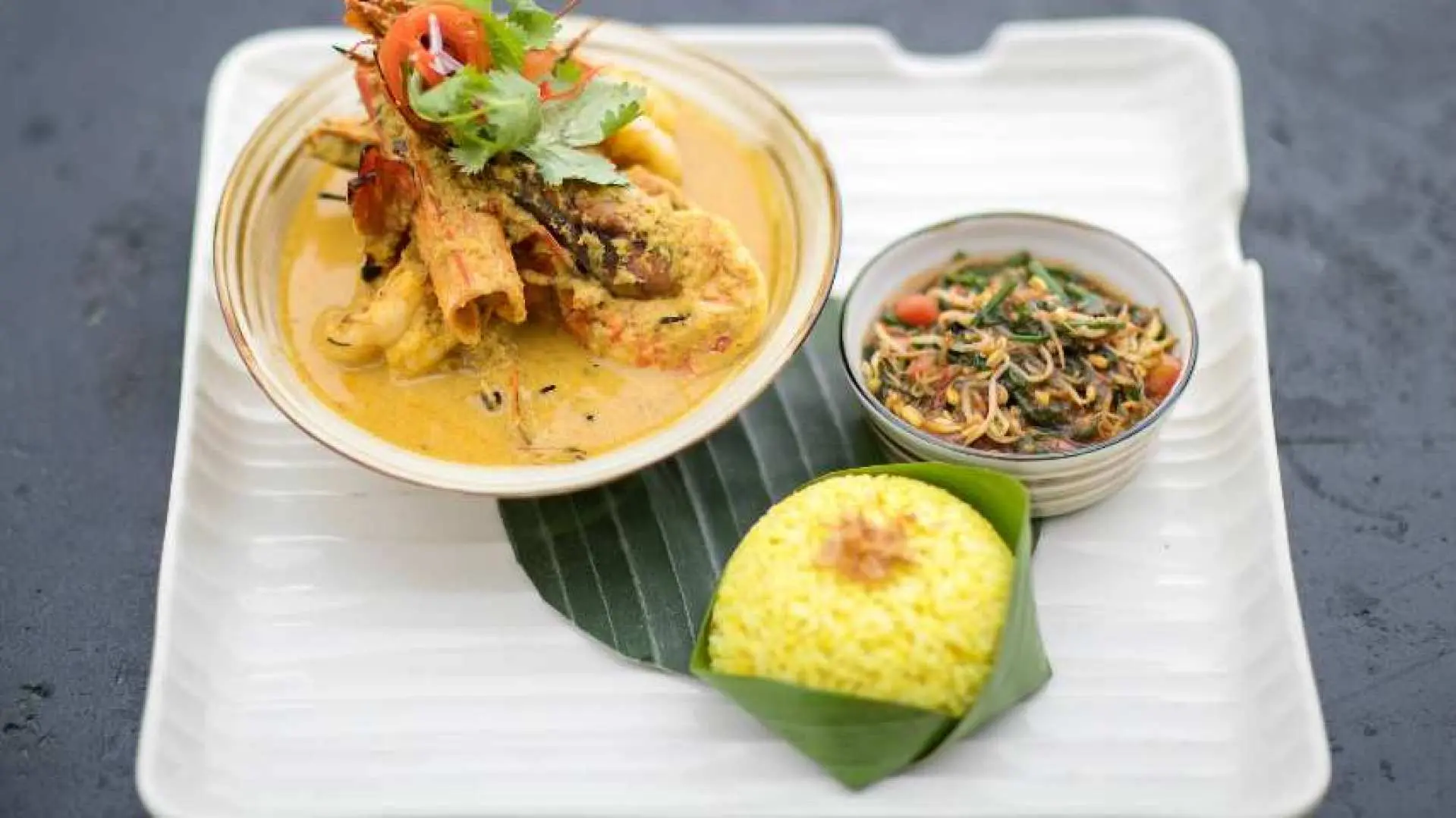 Sangkar 餐廳以亞洲料理聞名，退房前千萬別錯過印尼式早餐
