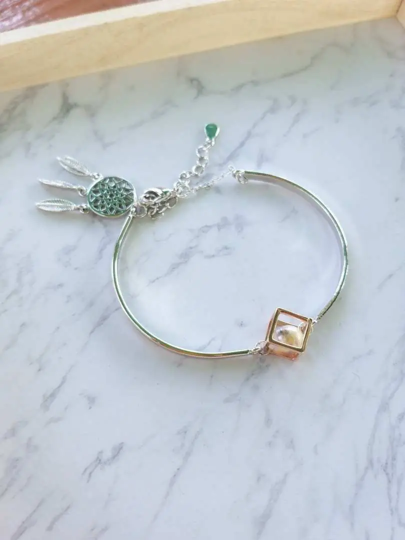 Bring home your handmade pearl accessory as a unique souvenir