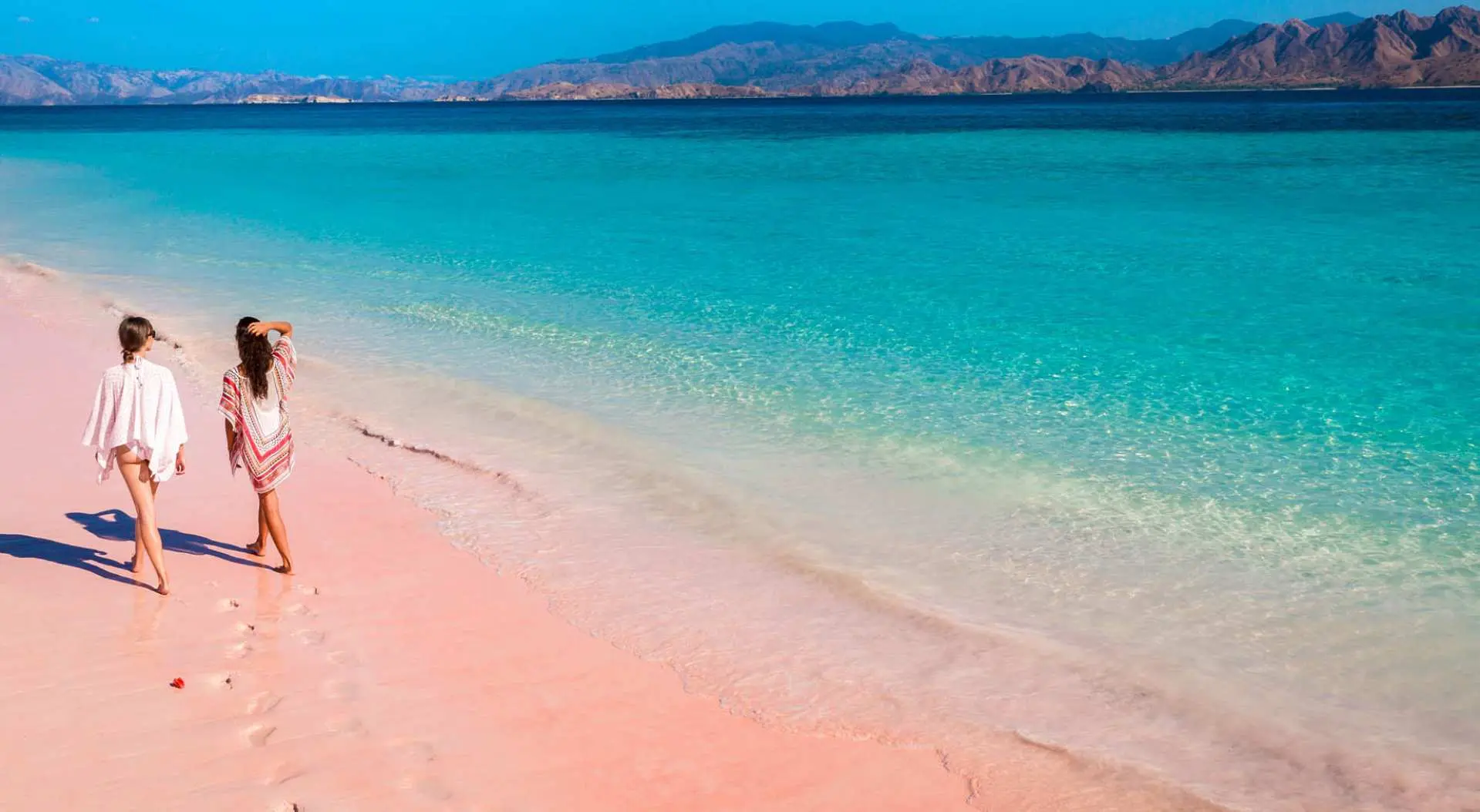 The dreamy pink sand beach is suitable for taking pictures online