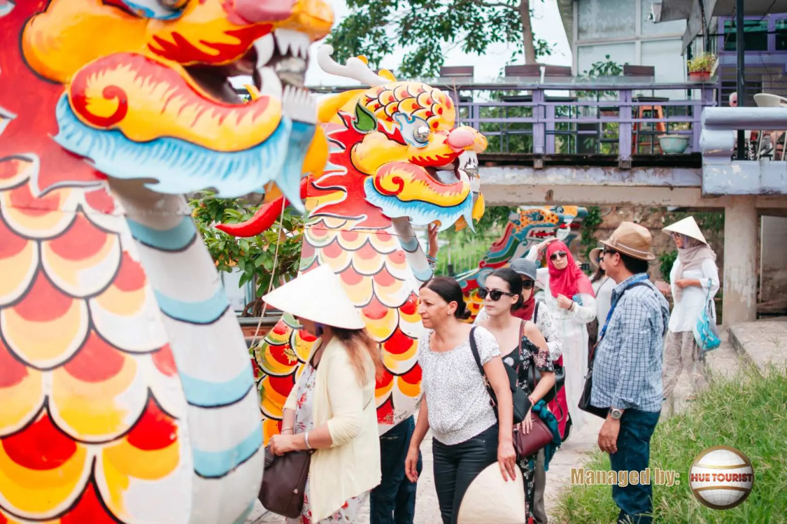 Enjoy a 1-hour dragon boat ride on perfume river