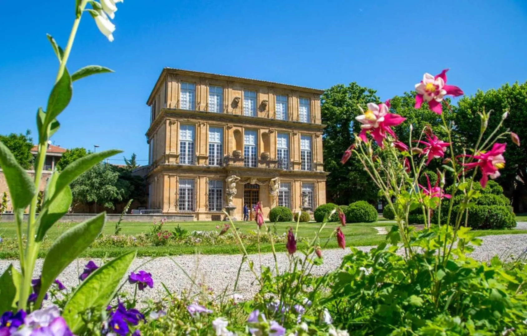 Pavillon de Vendôme，是一座擁有法式花園的精美建築，歷史上為貴族別墅，現為博物館