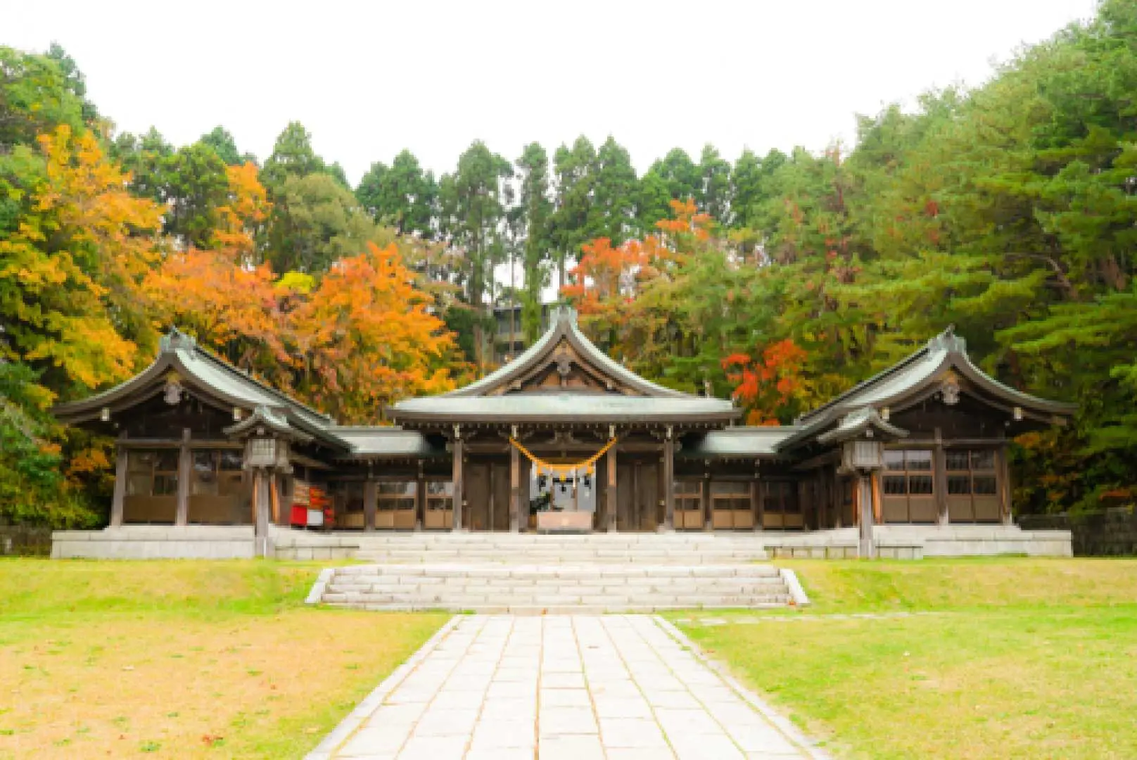 函館護国神社。縁結びの宮としても親しまれています。 またお守りが可愛らしいと評判です。