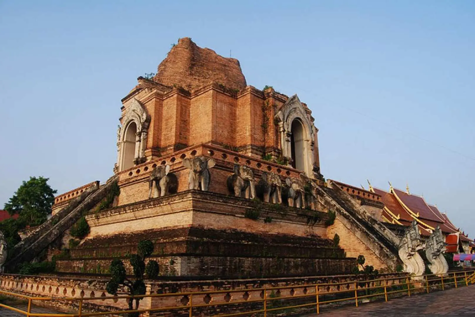 柴迪隆寺（Wat Chedi Luang）