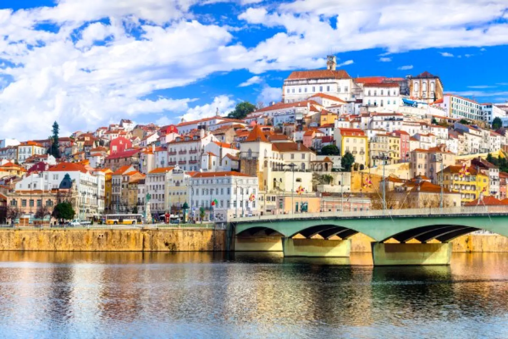 【里斯本〉216公里〉科英布拉Coimbra〉科英布拉老城區〉122公里〉波爾圖Porto】