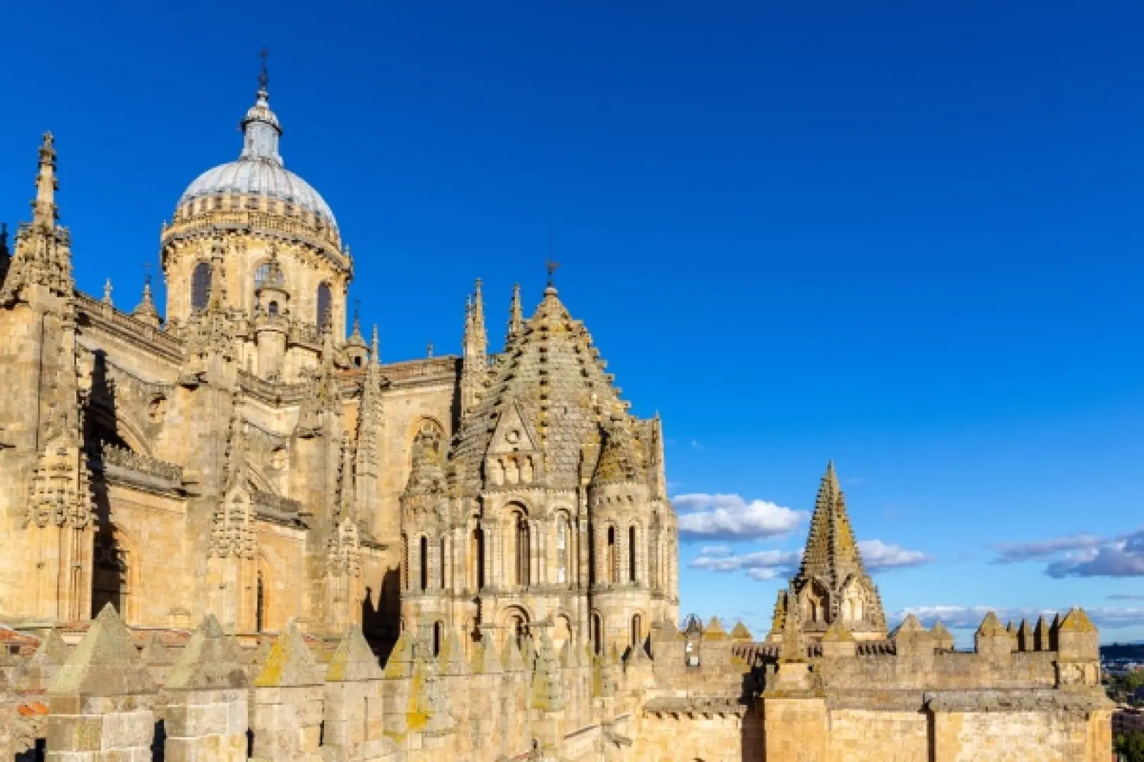 【薩拉曼卡Salamanca〉照●薩拉曼卡大學 Universidad de Salamanca〉照●薩拉曼卡主廣場Plaza Mayor de Salamanca〉照●主教座堂薩拉曼卡主教堂Catedral Nueva de Salamanca〉156公里〉塞哥維亞Segovia〉照●古羅馬水道橋Aqueduct of Segovia〉照●塞哥維亞大教堂Segovia Cathedral〉86公里】