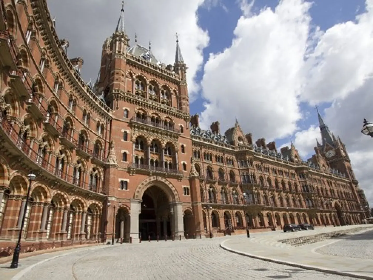 【入●柯芬園Covent Garden〉入●聖潘克拉斯車站St Pancras Railway Station〉+++搭乘歐洲之星高速火車(行車約2小時30分)+++〉巴黎Paris】