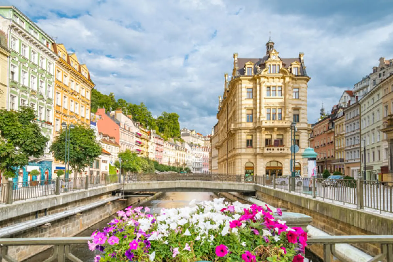 【照●契斯科庫倫洛夫Český Krumlov〉242公里〉照●卡羅維瓦利Karlovy Vary】