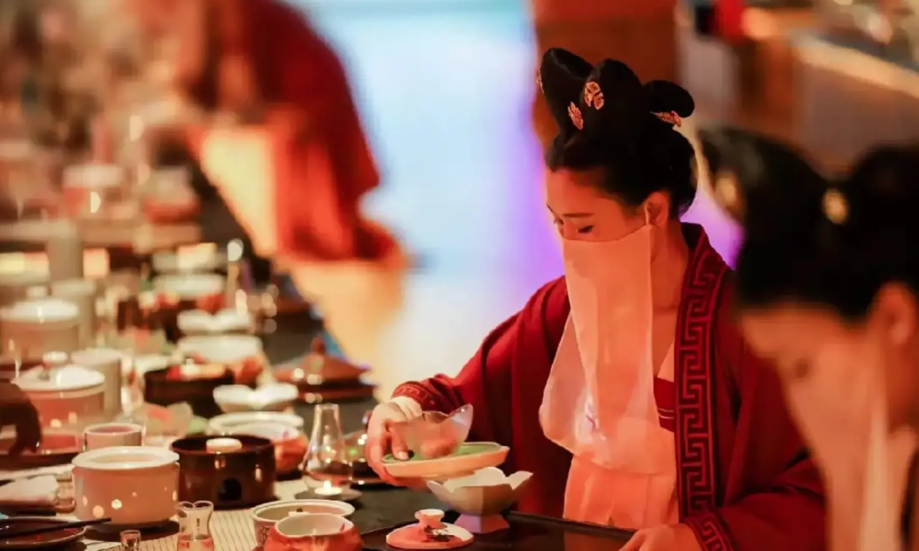 In Beijing Palace Banquet, a 'palace maid' in elegant Hanfu gracefully serves exquisite imperial dishes to guests, creating an immersive dining experience.